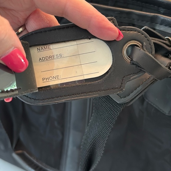 Kenneth Cole Reaction Black Briefcase with Sleek Design - Picture 4 of 9